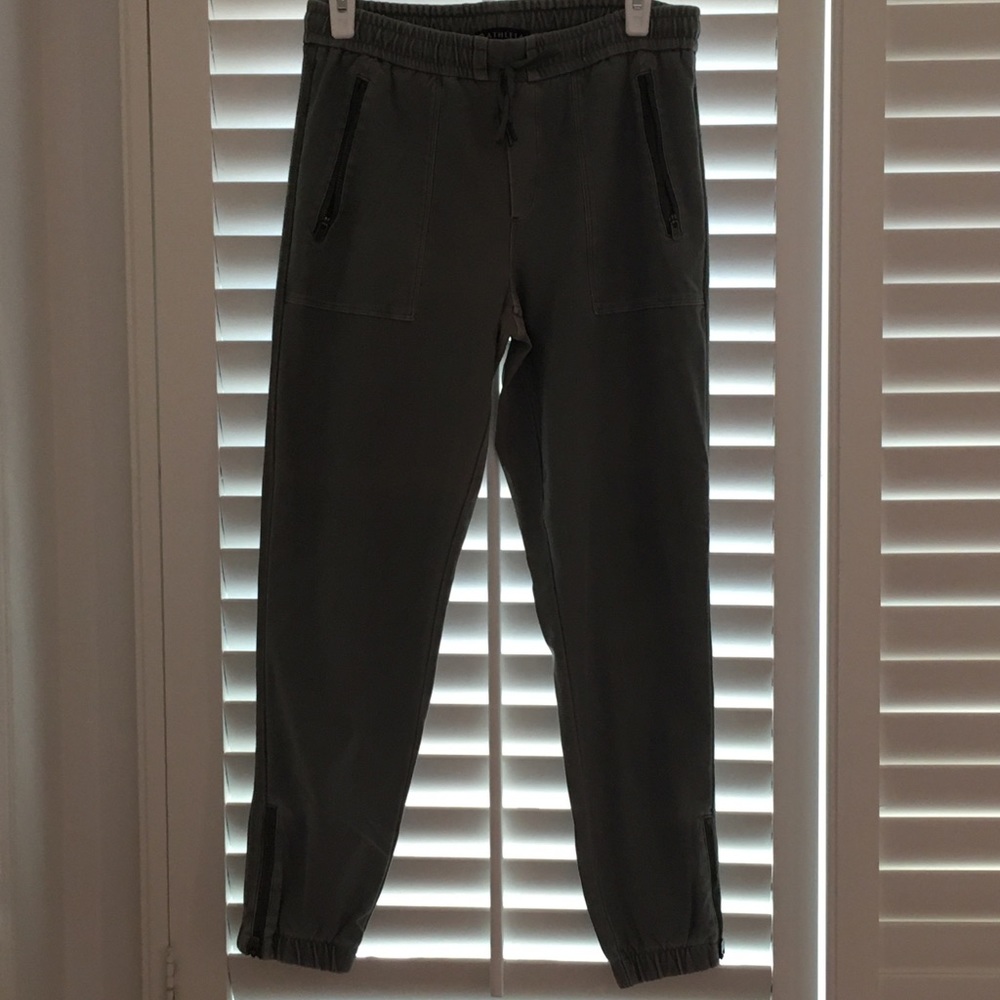 Athleta active sweat pants, size 6, Forrest green